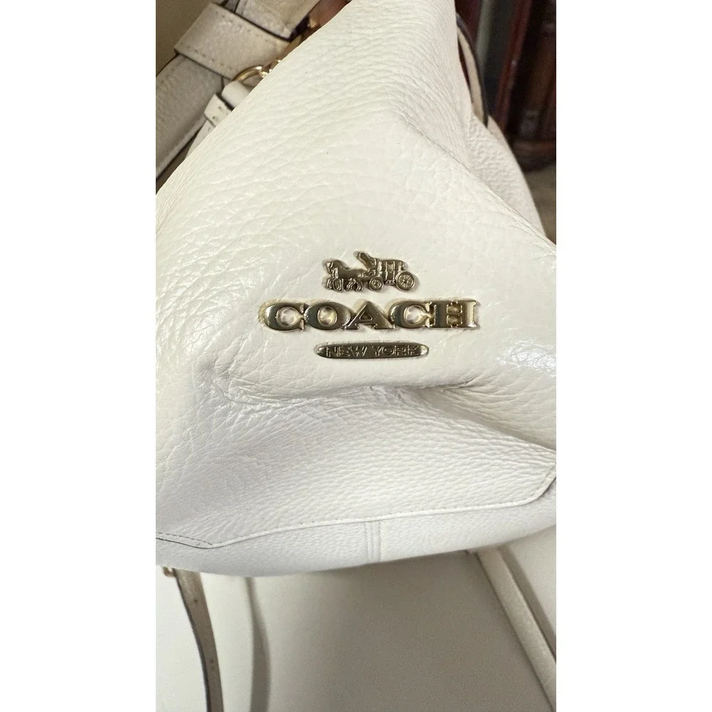 Coach Everly Drawstring Shoulder Bag C5671 Chalk Pebbled Leather Women's Purse‎